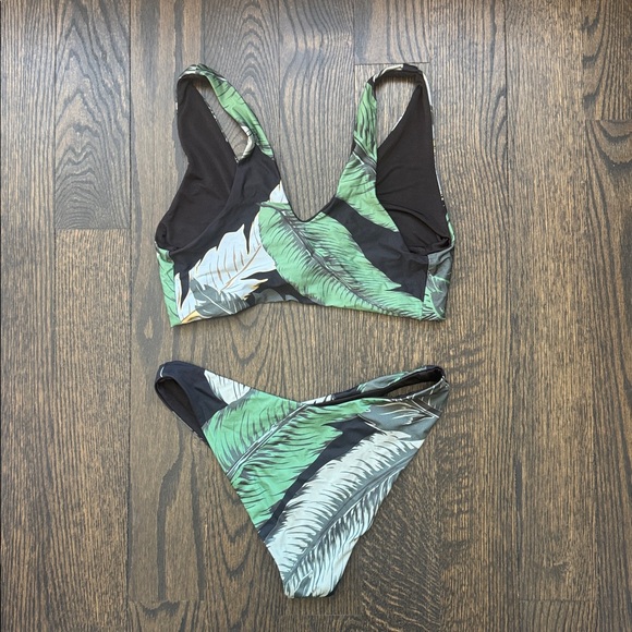 Beach Riot Bikini - Picture 4 of 7